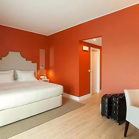 Lutecia Smart Design Hotel 4*